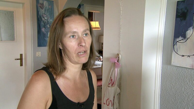 Anita hat einen großen Traum: Gemeinsam mit ihrer Mutter Dorothea und ihrer Tochter Clara will sie nach Los Angeles auswandern, um dort als Schauspielerin durchzustarten. – Bild: RTLZWEI