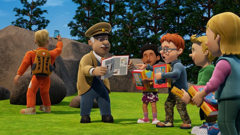 Tom Thomas unterstützt Trevor und die Pfadfinder bei der Vogelbeobachtung. – Bild: KiKA/​Prism Art & Design Limited