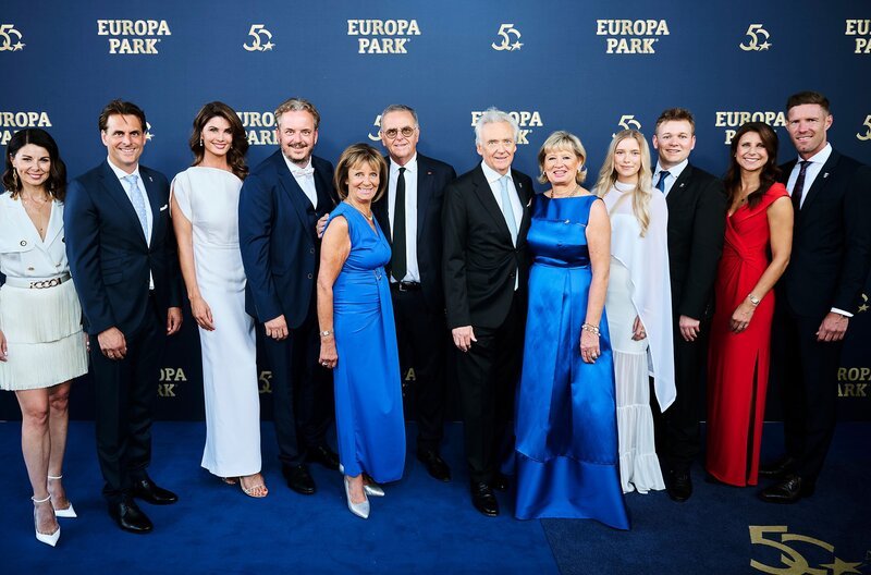 Für die Betreiber des Europa-Parks, die Familie Mack, ist die Gala zum Jubiläum die vermutlich wichtigste Veranstaltung in der Geschichte des Freizeitparks. – Bild: SWR/​Europapark