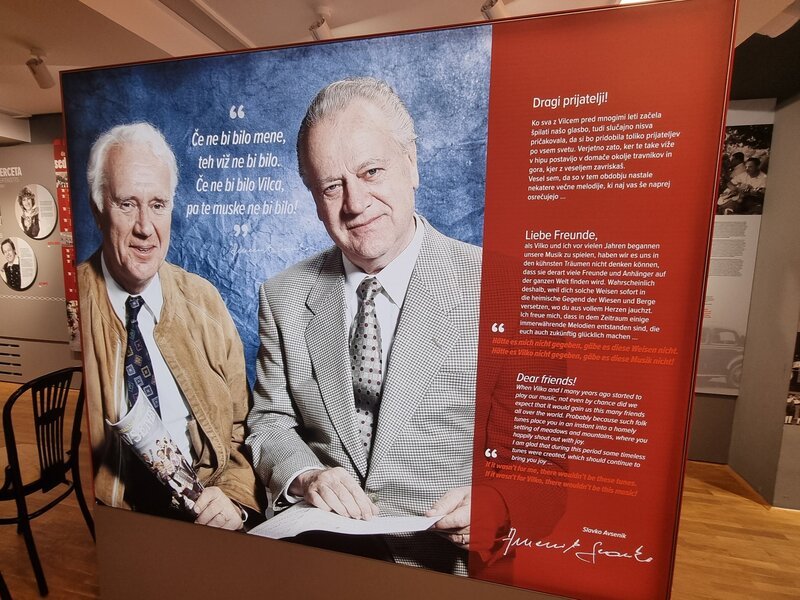 Slavko und Vilko Avsenik im Museum Begunje. – Bild: ORF/​ORF-Kärnten