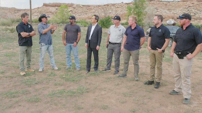 Jim Royston (l.), Thomas Winterton (2.v.l.), Brandon Fugal (4.v.l.), Travis Taylor (3.v.r.), Kaleb Bench (r.) – Bild: boxusair /​ Prometheus Entertainment /​ THE HISTORY CHANNEL