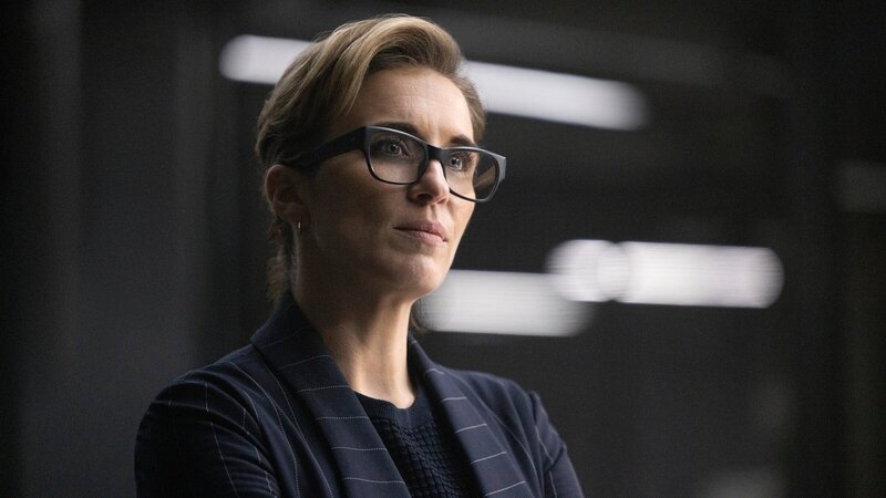 Mrs. Jones (Vicky McClure) steht unter Druck – ihr bleiben nur drei Tage, um das Invisible Sword zu finden und zu vernichten. – Bild: ZDF und Rekha Garton