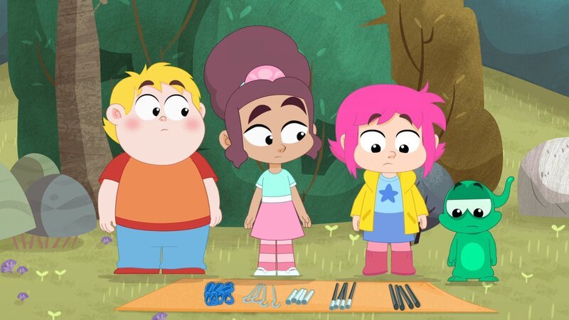 Von links: Francois, Nadine, Rebecca und Ernest stehen ratlos vor den Einzelteilen eines Zeltes. Keiner von ihnen weiß, wie man es aufbaut. Und die Nacht bricht bald an. – Bild: ZDF und Ernest & Rebecca – Media Valley