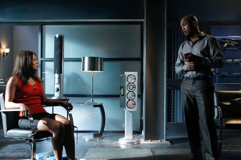 Verfügt die entführte Camille (Lesley-Ann Brandt) möglicherweise über Informationen, die für den Schützen (Ne-Yo) oder dessen Auftraggeber noch wichtig sind? – Bild: Polsat