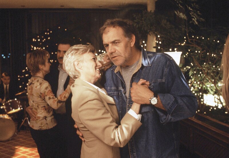 Katz und Hund – Bild: ARD Degeto/​Peter Hollenbach