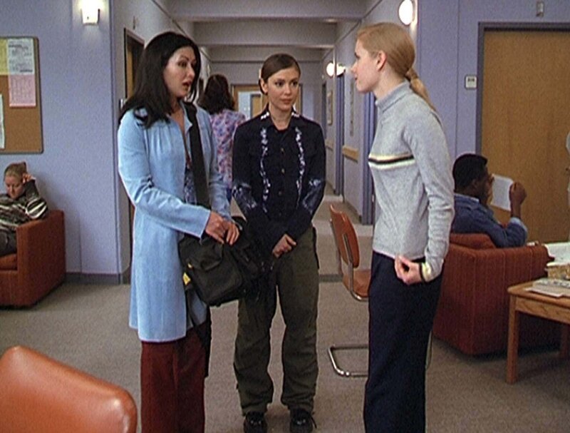 Dank Prue (Shannen Doherty, l.) und Phoebe (Alyssa Milano, M.) hat Maggie (Amy Adams, r.) neuen Lebensmut gewonnen. – Bild: ATV2 Dank Prue (Shannen Doherty, l.) und Phoebe (Alyssa Milano, M.) hat Maggie (Amy Adams, r.) neuen Lebensmut gewonnen. – Bild: ATV2