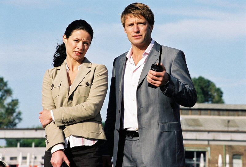 Pia Baresch (Elisabeth Wiedner), Bruno Eyron (Christian Hennig). – Bild: Sky Krimi