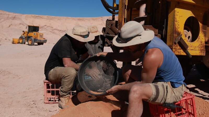 Blacklighters team (left to right) Mark I’Anson, John Nassar, Paul Coon, Coober Pedy – Bild: Discovery Communications, LLC.