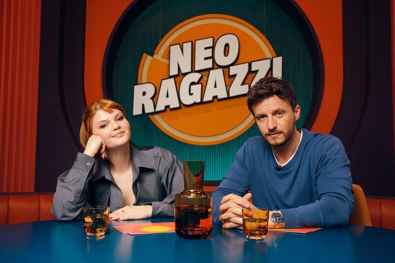 Sophie Passmann und Tommi Schmitt freuen sich auf eine neue Folge „Neo Ragazzi“. – Bild: ZDF und Joseph Strauch