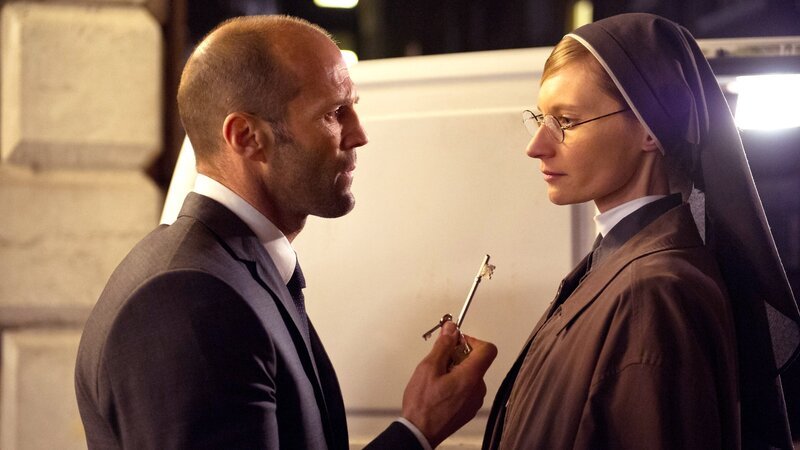 Joey (Jason Statham) und die Nonne Cristina (Agata Buzek) – Bild: Nitro Joey (Jason Statham) und die Nonne Cristina (Agata Buzek) – Bild: Nitro