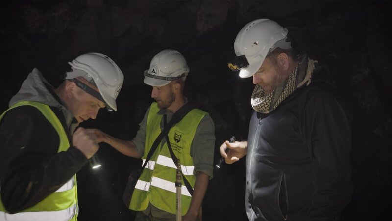 Sebastian Terenada, Oliver Kruger und Josh Gates – Bild: Warner Bros. Discovery