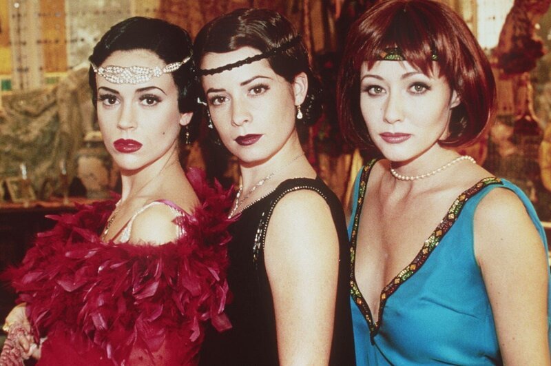 In einem Kampf auf Leben und Tod behalten die Cousinen Piper und Prue die Oberhand und versuchen, Phoebe zu töten, um das Böse in ihr zu vernichten. – Bild: ProSieben Media AG