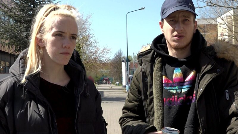 Nachdem sich Celine und Pascal mit Falko vertragen hatten, hielt der Frieden nicht lange an. Das junge Paar hat sich mit Kumpel Falko gestritten. Ob es dieses Mal eine Versöhnung geben wird? – Bild: RTLZWEI