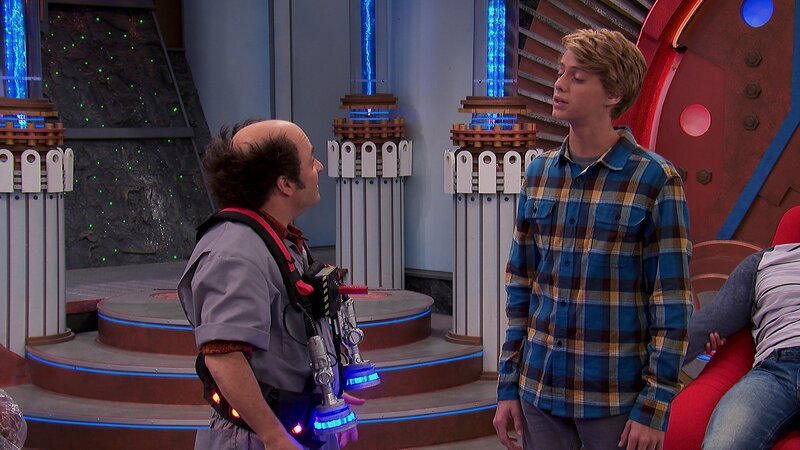 L-r: Schwoz und Henry Hart. – Bild: Paramount