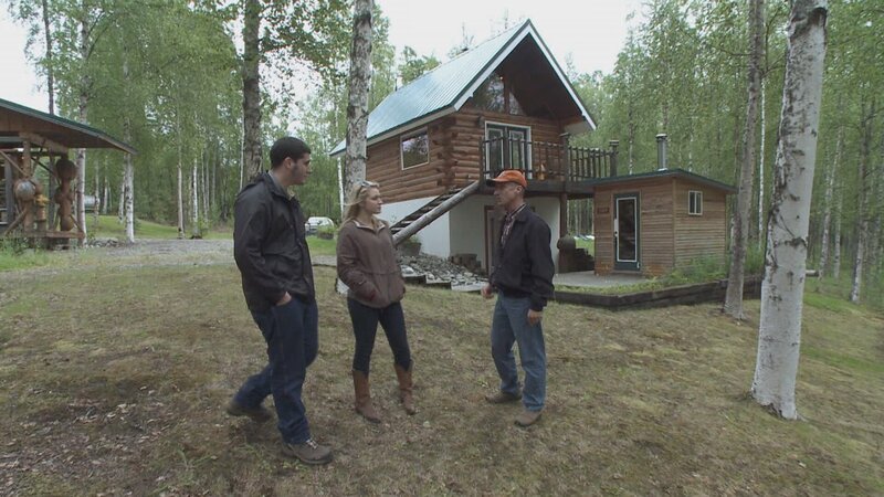 Michael Chak and his fiancée Miranda swap flip-flops for snowshoes and move from the sunny south to America’s wild north. – Bild: HGTV