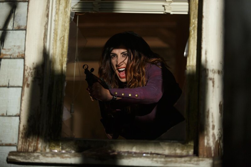 Kelly (Dana DeLorenzo) – Bild: Starz Entertainment, LLC / Matt Klitscher Kelly (Dana DeLorenzo) – Bild: Starz Entertainment, LLC / Matt Klitscher