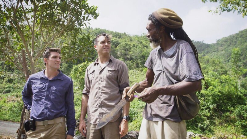 Rob Nelson (m.) und Stefan Burns (l.) – Bild: Warner Bros. Discovery