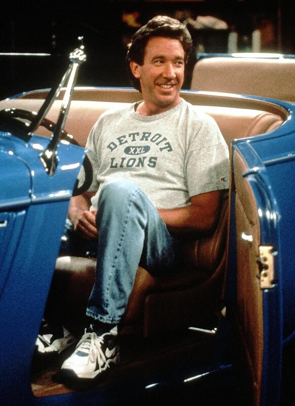Tim (Tim Allen) ist stolz auf seinen in mühevoller Kleinarbeit zusammen gesetzten Hot Rod. Mit seinem Gefährt zögert Tim keine Sekunde, seinen ewigen Konkurrenten Bob Vila zu einem Rennen herauszufordern. – Bild: RTL