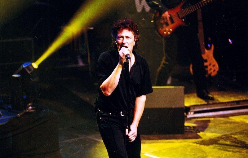 Dank Jupps Einfallsreichtum kann das Konzert doch noch stattfinden: Wolfgang Niedecken gibt sein Bestes! – Bild: Sat.1 emotions