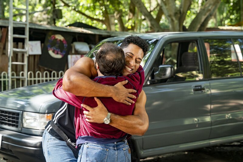 YOUNG ROCK -- Szene mit Uli Latukefu als Dwayne und Ryan Pinkston als Downtown Bruno. – Bild: Mark Taylor/​NBC