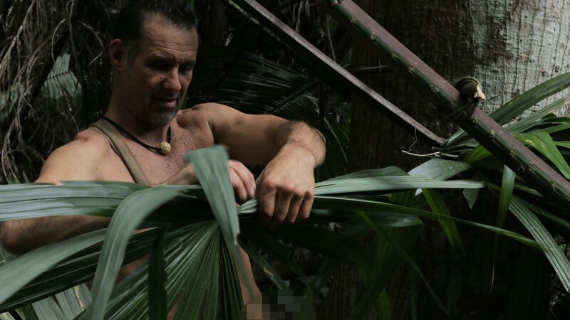 Gary working on a shelter – Bild: Discovery Communications, LLC