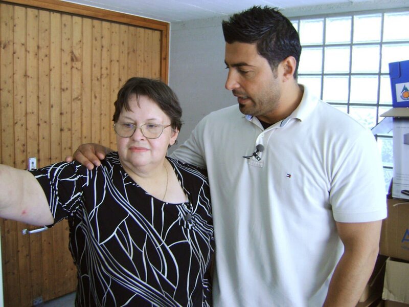 Jedes Mal, wenn es ans Verhandeln geht, bekommt Renate Zweifel und will am liebsten einen Rückzieher machen … – Bild: RT2