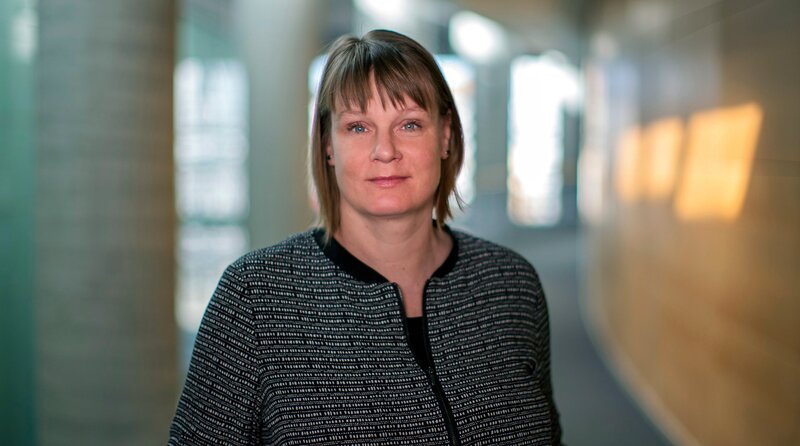 MDR Reporterin Julia Cruschwitz beschäftigt sich seit Jahren mit den Themen Gewalt gegen Frauen, häusliche Gewalt und Femizide. – Bild: MDR