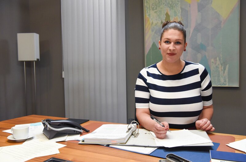 Conny (Selina Graf). – Bild: WDR/​ORF/​Hubert Mican