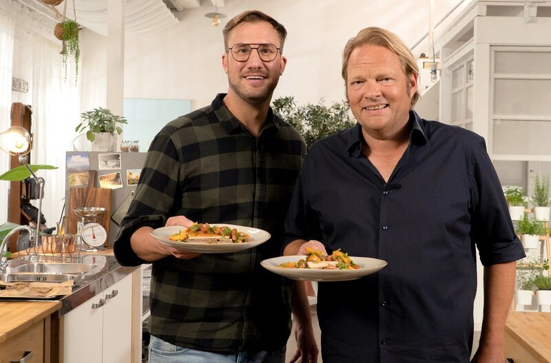 Der „neue“ Gastgeber aus dem Südwesten Sören Anders (li.) trifft auf Björn Freitag, der hier sein Heimspiel hat. – Bild: SWR/​2 Bild GmbH