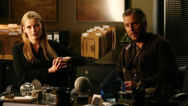Det. Sofia Curtis und Gil Grissom – Bild: TVNOW /​ CBS