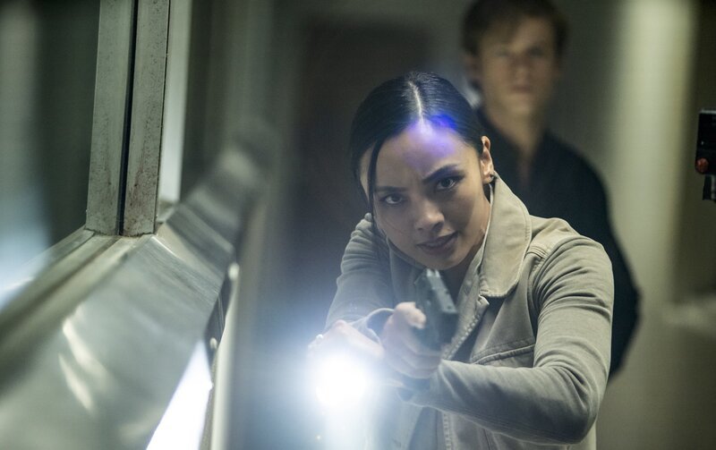 Desi Nguyen (Levy Tran, l.); Angus MacGyver (Lucas Till, r.) – Bild: 2020 CBS Broadcasting, Inc. All Rights Reserved.