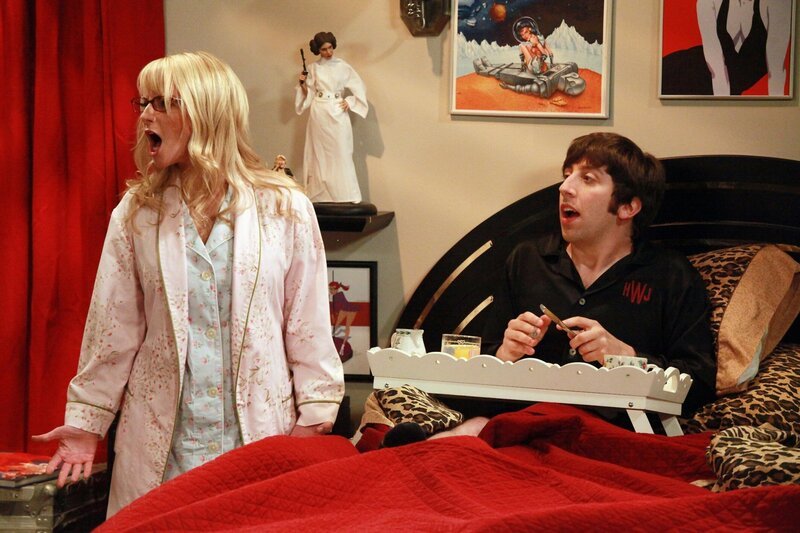 Leonard und Amy lernen sich etwas besser kennen, während Howard (Simon Helberg, r.) und Bernadette (Melissa Rauch, l.) das Wochenende mit Mrs. Wolowitz verbringen … – Bild: PLURIMEDIA (CBS / Richard Cartwright) Leonard und Amy lernen sich etwas besser kennen, während Howard (Simon Helberg, r.) und Bernadette (Melissa Rauch, l.) das Wochenende mit Mrs. Wolowitz verbringen … – Bild: PLURIMEDIA (CBS / Richard Cartwright)