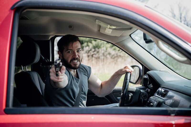 Drama-Rekonstruktion: David Desper schießt auf Bianca Roberson. – Bild: RTL /​ Arrow International Media/​ Saloon Media