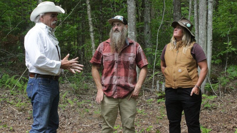 L-R: Marty, Matt and Misty talking about the plans for the Bowers homestead. – Bild: Discovery Communications, LLC