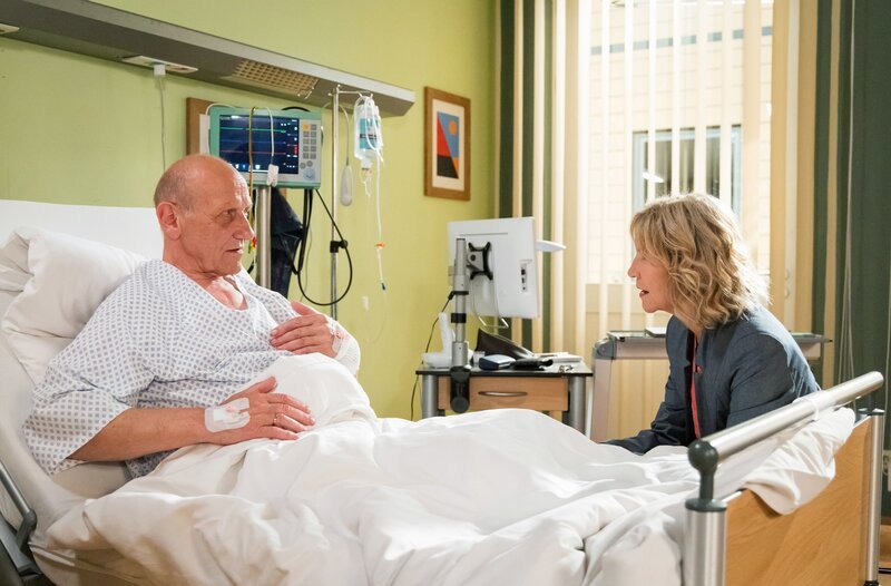 Hedda Eismann (Marita Breuer) wirft ihrem Mann vor, sie sein ganzes politisches Leben außen vor gelassen zu haben. Das ist umso bitterer für sie, da er ihr im Gegenzug Desinteresse vorwirft. – Bild: MDR/​Saxonia Media/​Sebastian Becker