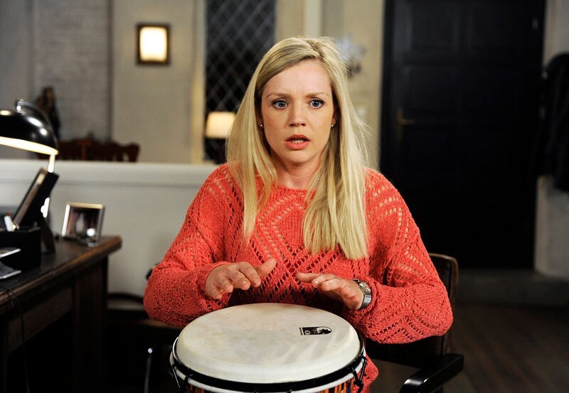 ARD ROTE ROSEN FOLGE 1531, am Mittwoch (10.07.13) um 14:10 Uhr im ERSTEN. Jule (Kim-Sarah Brandts) ist geschockt, als die Erinnerung an den Unfall sie unerwartet wieder einholt. – Bild: ARD/​Nicole Manthey