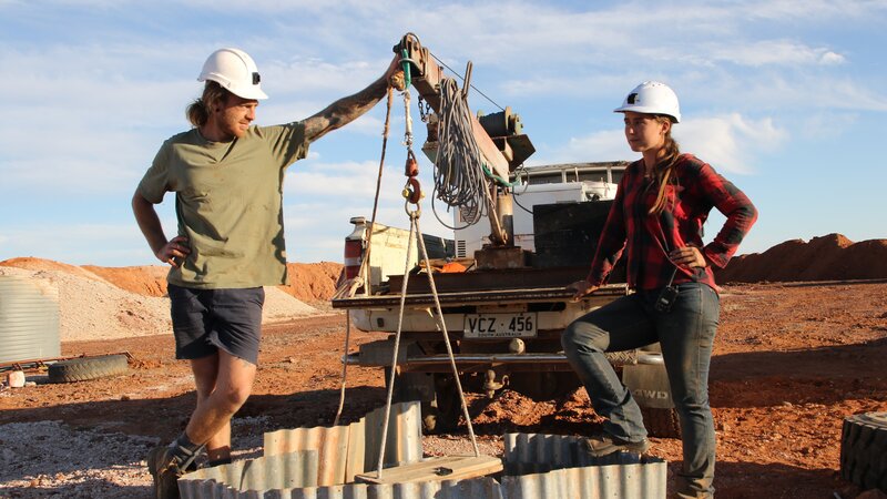 The Misfits – (L to R) Cody Polglase and Angel Dempsey – Bild: Warner Bros. Discovery, Inc.