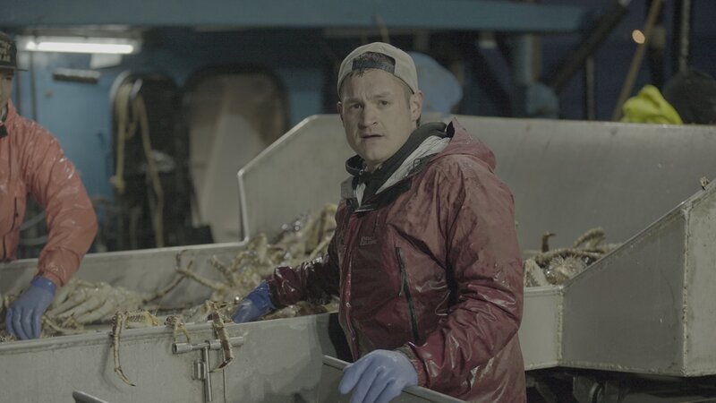 Deck Boss Nick McGlashan looks to camera after counting crab at the table on the Summer Bay. – Bild: Discovery Communications, LLC