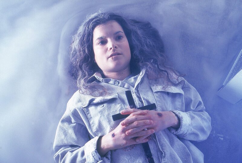 Ruth (Katrein Frenzel) hat wieder einen ihrer schizophrenen Schübe und weiss nicht, was sie tut. So landet sie in der Tiefkühlkammer, in der sie zu erfrieren droht … – Bild: RTL