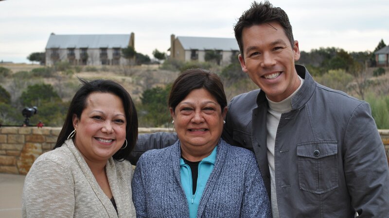 David Bromstad and the winners who are searching for a new home, as seen on My Lottery Dream Home. – Bild: HGTV/​Scripps Networks, LLC