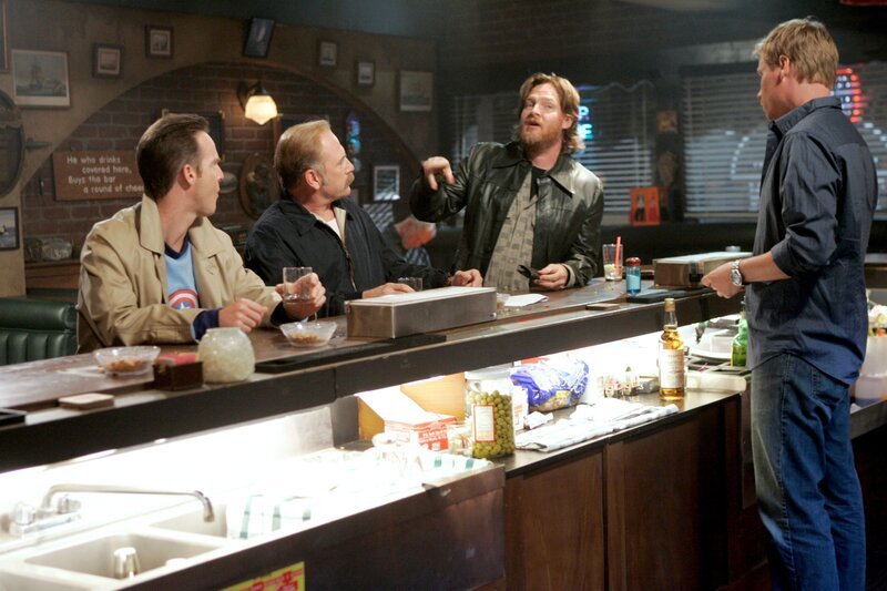 Night“ -- Pictured: (l-r) Jason Gray-Stanford as Lieutenant Randall Disher, Ted Levine as Captain Leland Stottlemeyer, Donal Logue as Gully -- USA Network Photo: Peter „Hopper“ Stone – Bild: ORF/​Universal