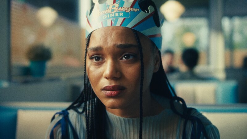 Ali (Sira-Anna Faal) – Bild: RTL /​ Zeitsprung /​ Folge 103