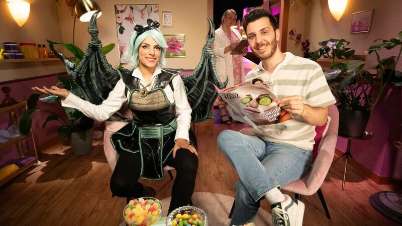 Clarissa und Tarkan im Kosmetiksalon – Bild: WDR/​Thorsten Schneider