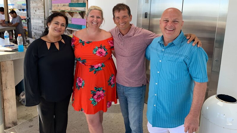 Interior, Clients James and Nickki with real estate agent Gustavo in Vieques, Puerto Rico. As seen on HGTV’s Caribbean Life. – Bild: Scripps Networks, LLC.