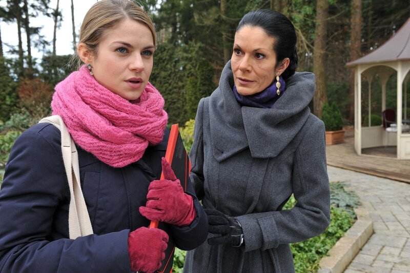 Marlene (Lucy Scherer, l.); Doris (Simone Ritscher, r.) – Bild: Ann Paur