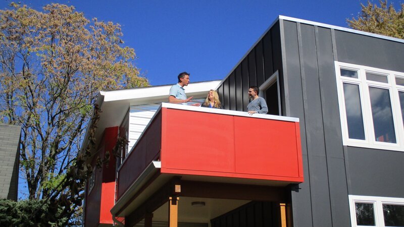 David Bromstad stands on the balcony of one of the dream homes, as seen on My Lottery Dream Home. – Bild: HGTV/​Scripps Networks, LLC.