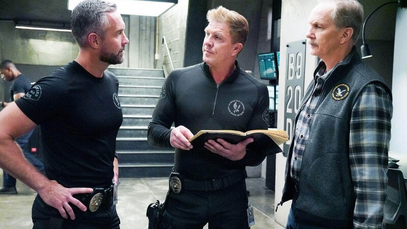 Von links: David ‚Deacon‘ Kay, Dominique Luca und Carl Luca. – Bild: RTL /​ Sony Pictures Television Inc. and CBS Studios Inc.