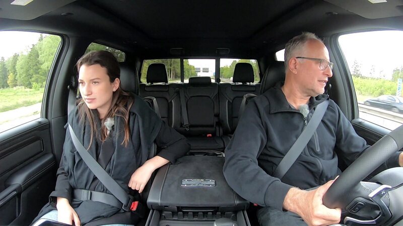 On the right: Karl Geiger. – Bild: DMAX