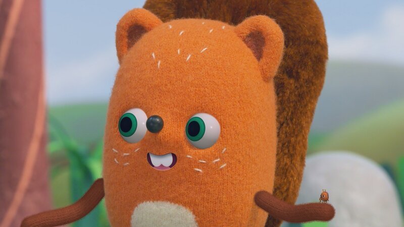 Emil entdeckt einen seltenen, winzigen Käfer und tauft ihn „Emil Junior“. – Bild: NDR/​JAM Media