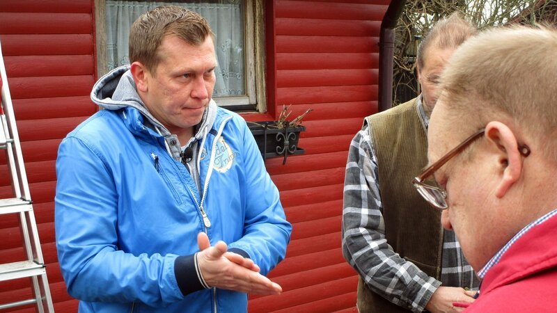 Trödelprofi Otto Schulte verhandelt mit einem Interessenten – Bild: RTL Zwei